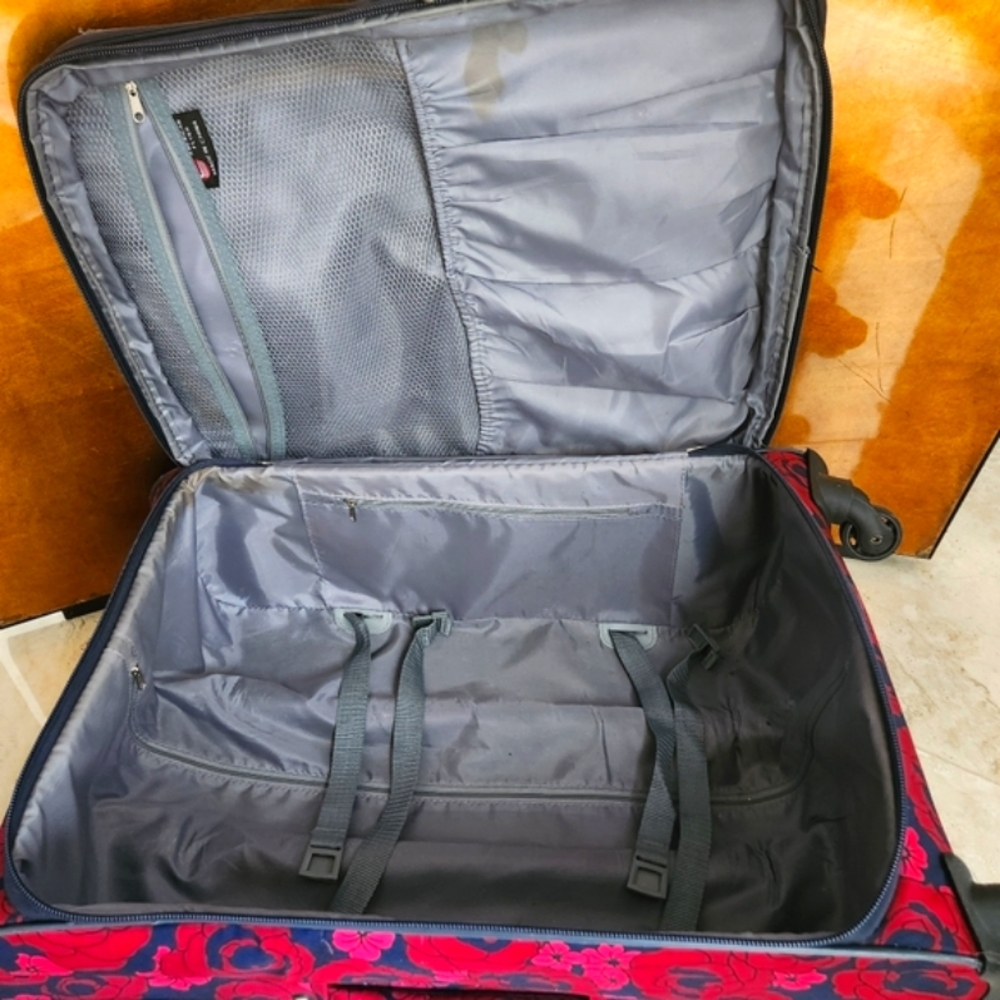 American Flyer Red Rose Suitcase Spinner Luggage 27 x 16 x 8 - Picture 10 of 11